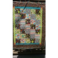 Spaß Helle Baby Krippe/Kleinkind Quilt Stückt Mit Füchsen, Hasen, Eulen, Pilze Und Frösche Von Robert Kaufman. Kostenloser Versand Innerhalb Der Usa von redbrickquilting