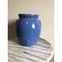 Vintage Blaue Steinzeug Tontopf Vase Oder Küchenutensil Halter Vintage Blaue Steinzeug Tontopf Vase Oder Küchenutensil Halter von rediscoverd