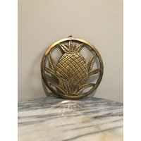 Vintage Messing Runder Ananas Untersetzer Oder Heiße Platte von rediscoverd