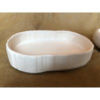 Vintage Weiße Flache Chippy Cottage Chic Bauernhaus Glühbirne Oder Sukkulenten Pflanzer Nm Nelson Mccoy Vintage Weiße Flache Chippy Cottage Chic Bauernhaus Glühbirne Oder Sukkulenten Pflanzer Nm Nelson Mccoy von rediscoverd