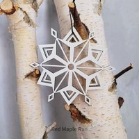Große 13 cm Große Schneeflocke Aus Holz, Design 2 in Weiss von redmaplerun