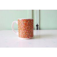 1960Er Retro Floral Kaffeetasse Retro-Hauswaren. Blume. Atomic. Funky. 60Er Jahre Küche. Kaffee. Tee. Trinken. Kitsch. Retro. Orange. Gelb von retroandme