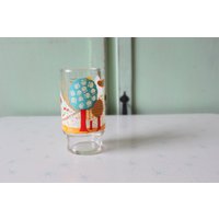 Retro 1970Er Jahre Daisy Flower Juice Glassretro Küche. Tolle Glaswaren. Abgefahren. Trinken. Dienen. Baum. Kitschig. Niedlich. Modell Land. Schäbig von retroandme