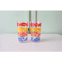 Retro 1970S Juice Gläser Set Regenbogen Atomic Retro Kitchen. Tolle Glaswaren. Abgefahren. Trinken. Dienen. Urlaub. Kitschig. Niedlich. Modell Retro 1970S Juice Gläser Set Regenbogen Atomic Retro Kitchen. Tolle Glaswaren. Abgefahren. Trinken. Dienen. Urlaub. Kitschig. Niedlich. Modell von retroandme