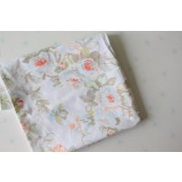 Vintage 1980Er Retro Blumen Flaches Bettlaken. Erwachsene Bettwäsche. Kinder. Mädchen. Pastell. Süß. Vintage Raumdekor. Rosen Druck. Gelb Geblümt von retroandme