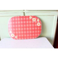 Vintage 1980S Tischset Rot Kariert, Gingham, Gänseblümchen, 43 cm Vintage 1980S Tischset Rot Kariert, Gingham, Gänseblümchen, 43 cm von retroandme