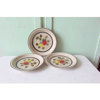 Vintage Erdbeer-Zitrone-Obst-Teller-Set Von 3. Abendessen. Dienen. Kitschig. Hauseinweihung. Beeren. Kuchen. Kochen. Japan. Rebe von retroandme