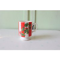 Vintage Feiertag Kaffeebecher Retro Becher. Espresso. Kitschig. Stechpalme. Modell Retro Küche. 1980Er Jahre. Hässliche Weihnachten. Mistelzweig von retroandme