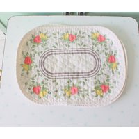 Vintage Tischwäsche Mit Blumenmuster. Retro. Nähen. Basteln. Geblümt. Modell Erdbeere. Obst. Vintage Stoff. Grün. Garten. Atomar Vintage Tischwäsche Mit Blumenmuster. Retro. Nähen. Basteln. Geblümt. Modell Erdbeere. Obst. Vintage Stoff. Grün. Garten. Atomar von retroandme