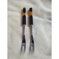 2 Nicht Zusammenpassende Vorlegegabeln Im Modernen Design von retroflowerpower