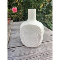 Vintage Weiße Edelstein Vase, Westdeutsch, 60Er Bisk. Porzellan von retroflowerpower