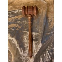 Hölzerner Richterhammer von retrorecyclegirl