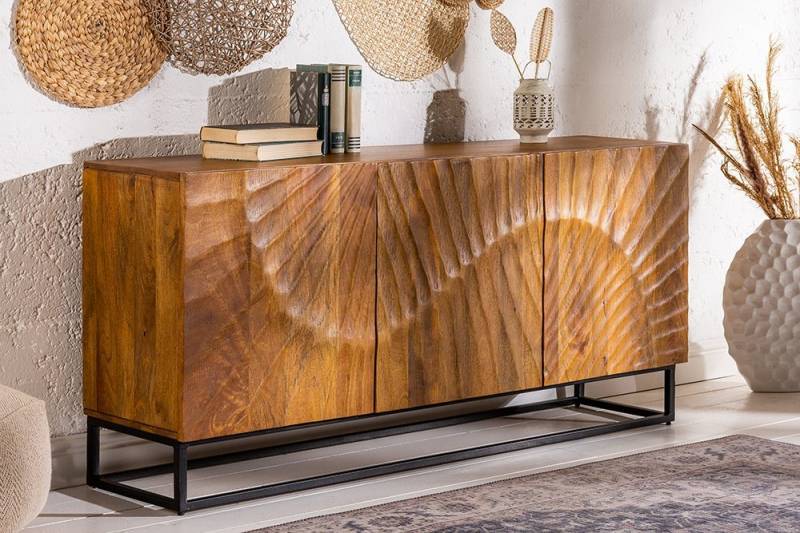 riess-ambiente Sideboard SCORPION 140cm braun, Massivholz · Metall · Kommode · 3D Schnitzereien · Wohnzimmer riess-ambiente Sideboard SCORPION 140cm braun, Massivholz · Metall · Kommode · 3D Schnitzereien · Wohnzimmer von riess-ambiente