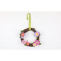 Blumenkranz Mit Rosanen Filzblumen Frühlingskranz Floraler Kranz Für Die Tür Drinnen Oder Draußen Floral Design Blumenkranz Mit Rosanen Filzblumen Frühlingskranz Floraler Kranz Für Die Tür Drinnen Oder Draußen Floral Design von riijoo