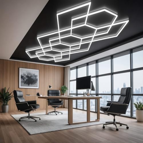 Sechseckige LED-Deckenleuchte, Wabenmuster, moderne Beleuchtung für Büros, Gewerbeflächen, Friseursalons, Hotels, Arbeitszimmer, Tattoo-Studios, Werkstätten. Sechseckige LED-Deckenleuchte, Wabenmuster, moderne Beleuchtung für Büros, Gewerbeflächen, Friseursalons, Hotels, Arbeitszimmer, Tattoo-Studios, Werkstätten. von rivestiiltuogarage