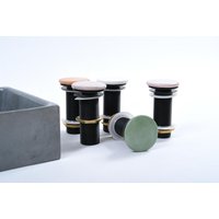 Benutzerdefinierte Farbe Pop-Up-Waschbeckenablauf Black Metal Basin Waste Plug Benutzerdefinierte Farbe Pop-Up-Waschbeckenablauf Black Metal Basin Waste Plug von robertotiranti