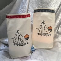 Lichtbeutel - Windlicht Deko, Maritim- Stoff, Bestickt Mit Einem Segelboot Lichtbeutel - Windlicht Deko, Maritim- Stoff, Bestickt Mit Einem Segelboot von romaga36