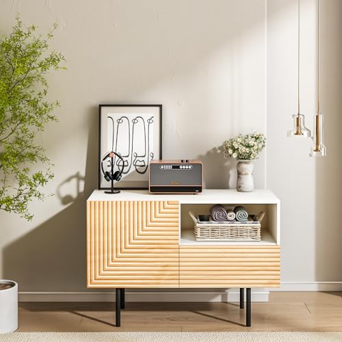 Roomfitters Mid-Century Sideboard Buffetschrank, Moderner Akzent-Schrank mit Schnitz Design, Küchenschrank mit Türen und Schublade, Credenza mit offenen Fächern, Kommode Holz Wohnzimmer aus Pappelholz von roomfitters