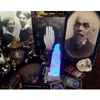Crystal Tower Midi Mit Led-Lichtständer, Kristallanzeige, Farbtherapie, Selenit-Turm, Kristall-Led-Licht, Boho-Stein, Spiritueller Stein Crystal Tower Midi Mit Led-Lichtständer, Kristallanzeige, Farbtherapie, Selenit-Turm, Kristall-Led-Licht, Boho-Stein, Spiritueller Stein von royalpanopticon