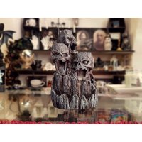 Three Skulls Weihrauchbrenner, Räucherstäbchenhalter, Gothic Dekor, Schädeldekor, Weihrauchkegelhalter, Halloween-Räucherstäbchenhalter von royalpanopticon