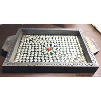 Handgefertigtes Holztablett, Frühstückstablett, Vintage-Retro-stil Handgefertigtes Metall Geprägtes Holztablett von rudrakshagems