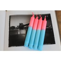 Nr. 14 Hubba Bubba Neon Party Dip Dye Kerzen, Kerne Pink Blau Stabkerze Geschenk Geburtstag Nr. 14 Hubba Bubba Neon Party Dip Dye Kerzen, Kerne Pink Blau Stabkerze Geschenk Geburtstag von rumahsaya
