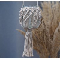 Makramee Windlicht Mit Spiralmuster Aus Glas Und Baumwolle - Für Drinnen Draußen von rundundbuntShop