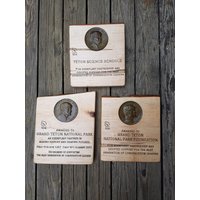 Sonderanfertigung - Coin Awards Rustikales Holz Mit Live Edge Sonderanfertigung - Coin Awards Rustikales Holz Mit Live Edge von rusticcraftdesign