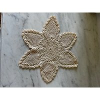 Vintage Elfenbein Deckchen Im Ananas Muster von sallys4025