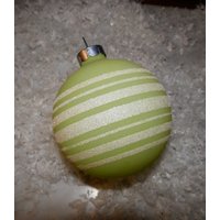 Vintage Soft Green Glas Weihnachtsschmuck 1970Er Jahre Frosted von sallys4025