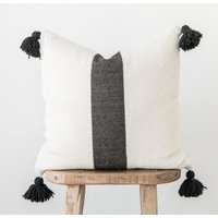 Dekokissen Bezüge in Schwarz Und Weiß Mit Quasten 18" Dekokissen Bezüge in Schwarz Und Weiß Mit Quasten 18" von satTvaHome