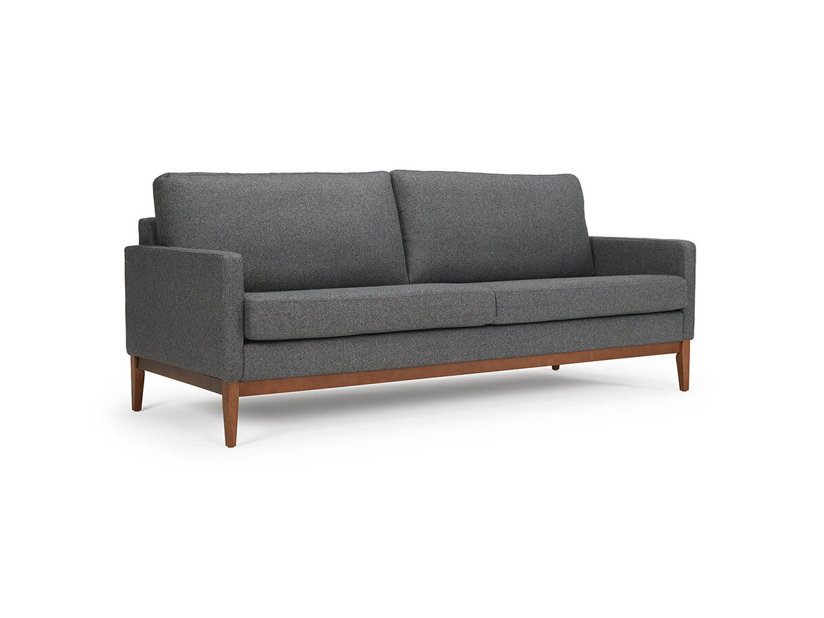 ScandinavianUpholstery Sofa Finn (3-Sitzer) Leder 921 Cognac Martel Oak, Dark Stained von scandinavianupholstery