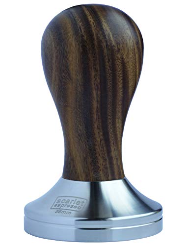 scarlet espresso | Tamper »Classic«, stilvoller Espresso-Stempel mit ergonomischem Griff aus Edelholz, für perfekten Espresso, Barista-Werkzeug (58 mm, Sandelholz - Grün) von scarlet bijoux