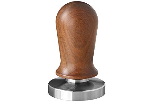 scarlet espresso | Tamper »Perfetto« für Barista; auf 35 lbs Anpressdruck kalibiriert; mit Alu- oder Edelholzgriff und Präzisions-Edelstahlbasis (Sandelholz - Braun, 58 mm) von scarlet bijoux