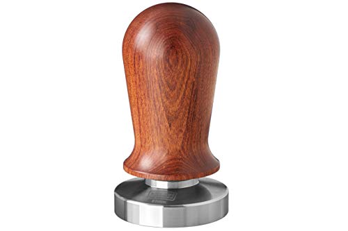 scarlet espresso | Tamper »Perfetto« für Barista; auf 35 lbs Anpressdruck kalibiriert; mit Alu- oder Edelholzgriff und Präzisions-Edelstahlbasis (Sandelholz - Dunkelbraun, 51 mm) von scarlet bijoux