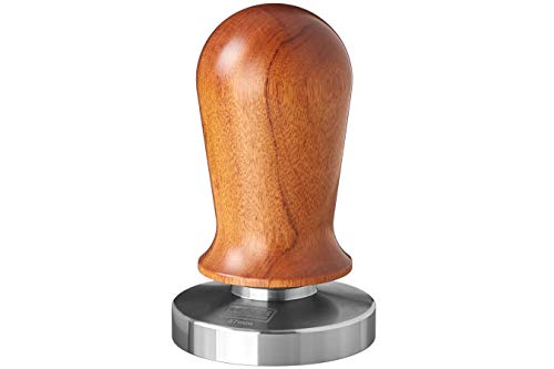 scarlet espresso | Tamper »Perfetto« für Barista; auf 35 lbs Anpressdruck kalibiriert; mit Alu- oder Edelholzgriff und Präzisions-Edelstahlbasis (Sandelholz - Rot, 57 mm) von scarlet bijoux