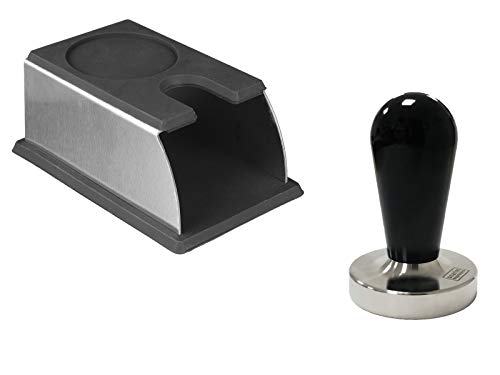 scarlet espresso | Tamperstation »Professionale« aus Edelstahl mit Tampermatte aus lebensmittelechtem Silikon zur Ablage des Tamper nach dem Tamping (Set: Station schwarz + 51 mm Tamper) von scarlet bijoux