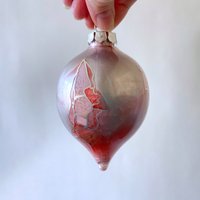 Handbemalter Weihnachtsschmuck Weihnachtsschmuck in Pink & Silber von schemata