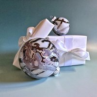 Handbemaltes Glasornament Einzigartiges Silbernes Highlight Urlaubsdekor von schemata