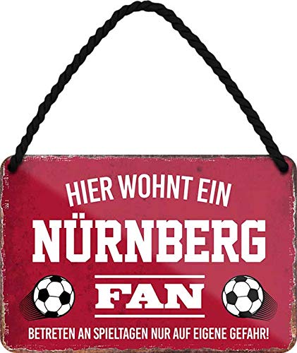 Blechschilder Hier wohnt EIN Nürnberg Fan Deko Metallschild Schild Artikel Geschenk zum Geburtstag oder Weihnachten 18x12cm von schilderkreis24