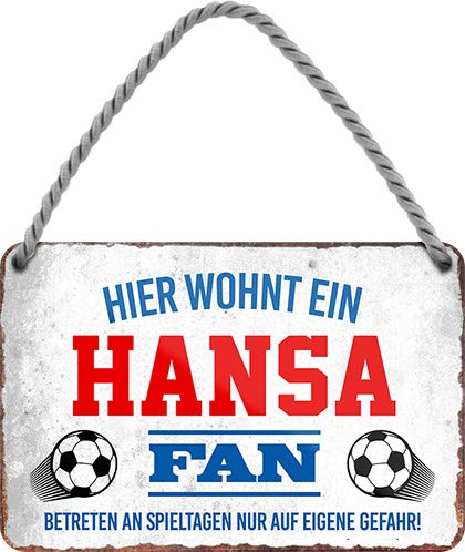 schilderkreis24 – Blechschild Hier WOHNT EIN Hansa Fan Hängeschild für Fußball Begeisterte Deko Artikel Schild Witziges Geschenk zum Geburtstag Weihnachten Weinkeller Weinbar Weinlaube 18x12 cm von schilderkreis24