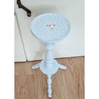 Hellblaue Blumensäule, Tischchen von schlotterlotte