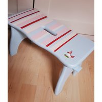 Hellblaue Fußbank Mit Streifen Und Fliegenpilz Hellblaue Fußbank Mit Streifen Und Fliegenpilz von schlotterlotte