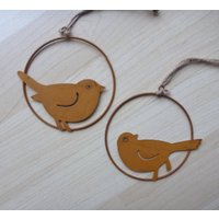 2Er Set Gartendeko Rostdeko Vogel Hansi & Bubi Zum Hängen 9 cm Osterdeko Deko Haustür Rostoptik Vintage Garten Türschmuck Baumschmuck von schongesehen
