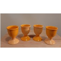 4Er-Set Eierbecher Aus Keramik, Handbemalt, Spülmaschinenfest 4Er-Set Eierbecher Aus Keramik, Handbemalt, Spülmaschinenfest von schwarzweissundbunt