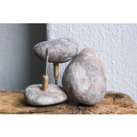 Der Satz Von 3 Quarz Wandhaken - Badezimmer Tuchhalter Garderobe Kleiderhaken Dekorative Strandsteine von seazencity