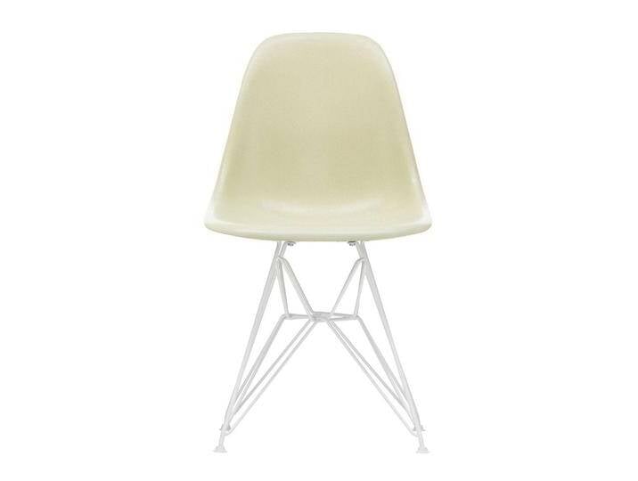 B-Ware B-Ware Vitra Eames Fiberglass Side Chair Stuhl Dsr Weiß Eames Parchment Filzgleiter B-Ware B-Ware Vitra Eames Fiberglass Side Chair Stuhl Dsr Weiß Eames Parchment Filzgleiter von second-circle