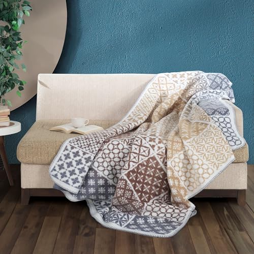 Kuscheldecke 150x200 Fleece Decke zweiseitige Decke mit Herbst Winter Motiven in Erdtönen & Pastellfarben, Weiche Wohndecke für Sofa & Couch (Earthy Harmony) von sei Design