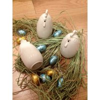 Satz Von 2 Weißen Porzellan Chicken Egg Mit Einem Loch Für Salt&pepper Satz Von 2 Weißen Porzellan Chicken Egg Mit Einem Loch Für Salt&pepper von sellvida