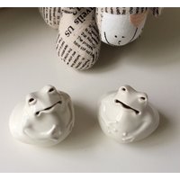 Set Von 2 Kleinen Weißen Porzellan Frösche von sellvida